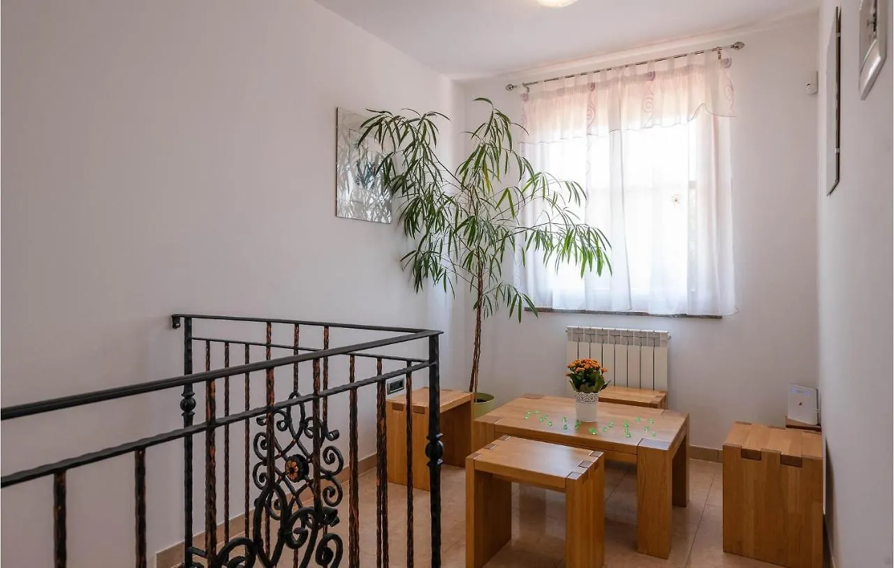 3 Bedroom Cozy Home In Hr-52215 Vodnjan