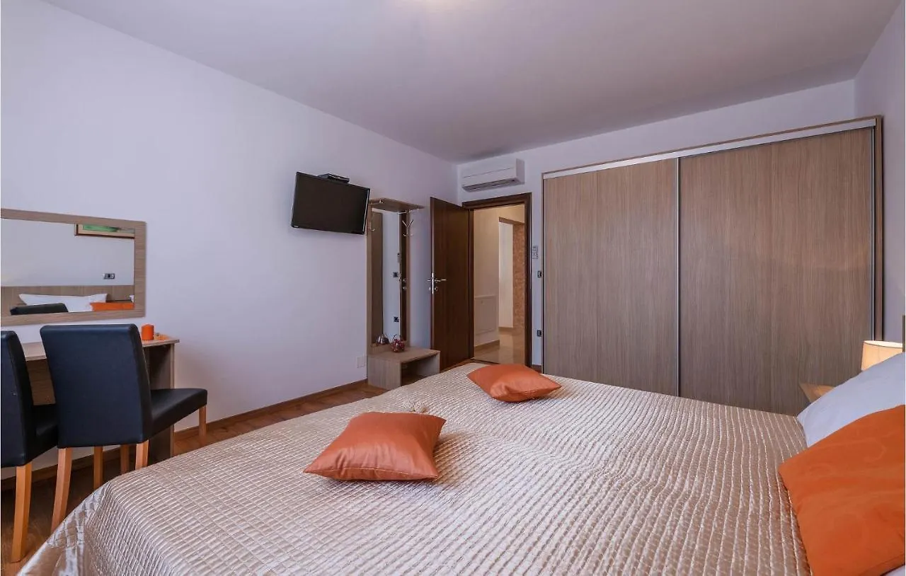 3 Bedroom Cozy Home In Hr-52215 Vodnjan Croatia