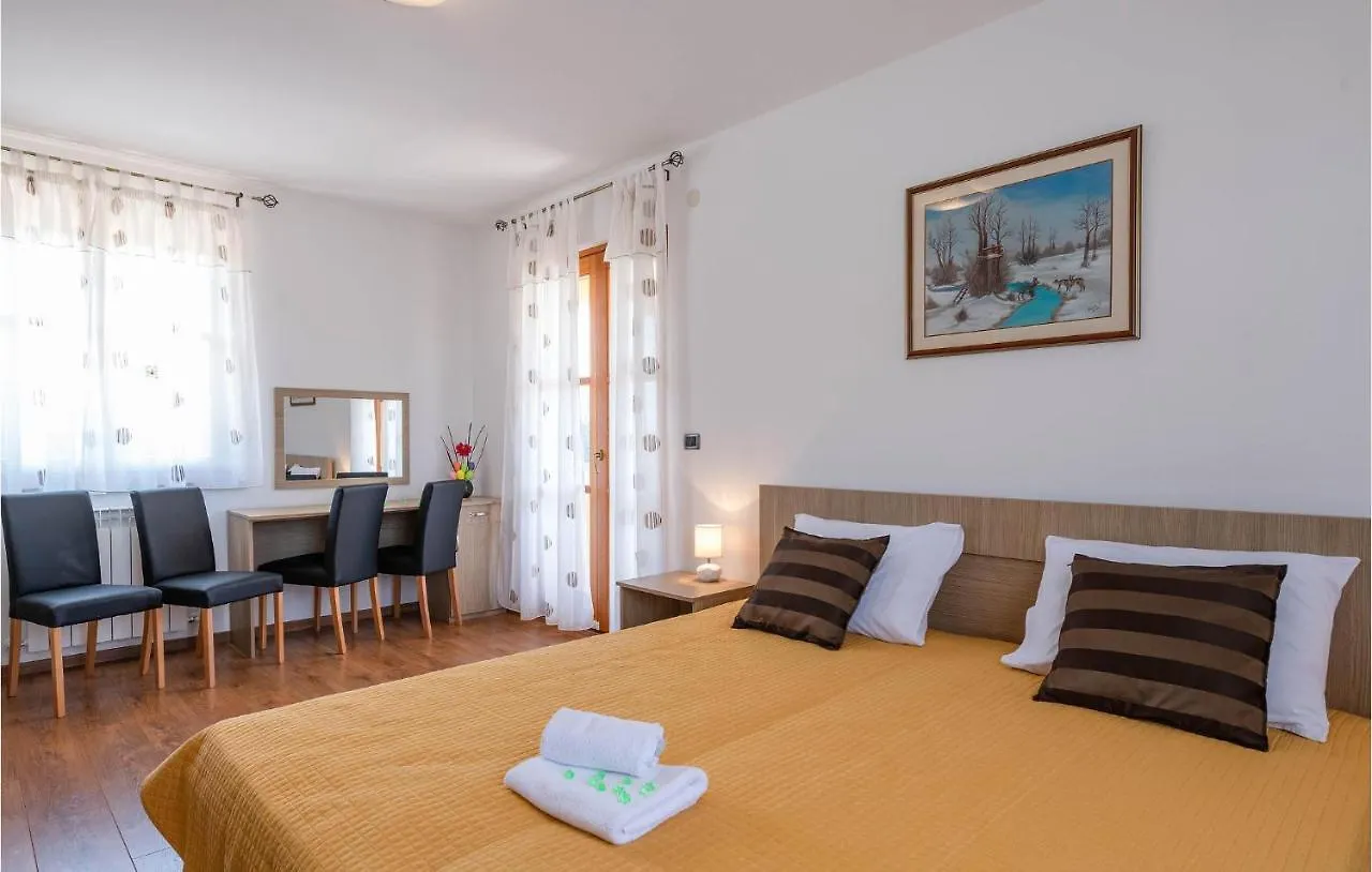 Holiday home 3 Bedroom Cozy Home In Hr-52215 Vodnjan