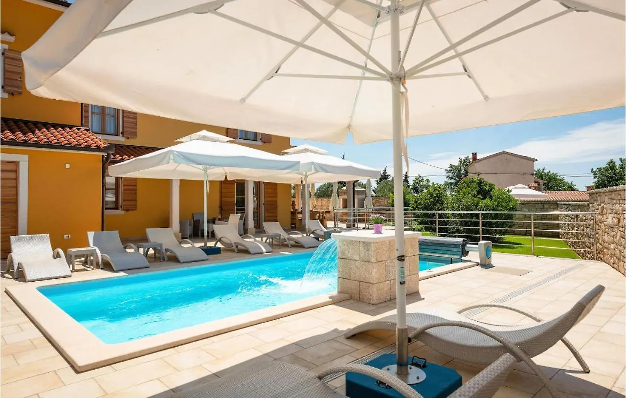 3 Bedroom Cozy Home In Hr-52215 Vodnjan Holiday home