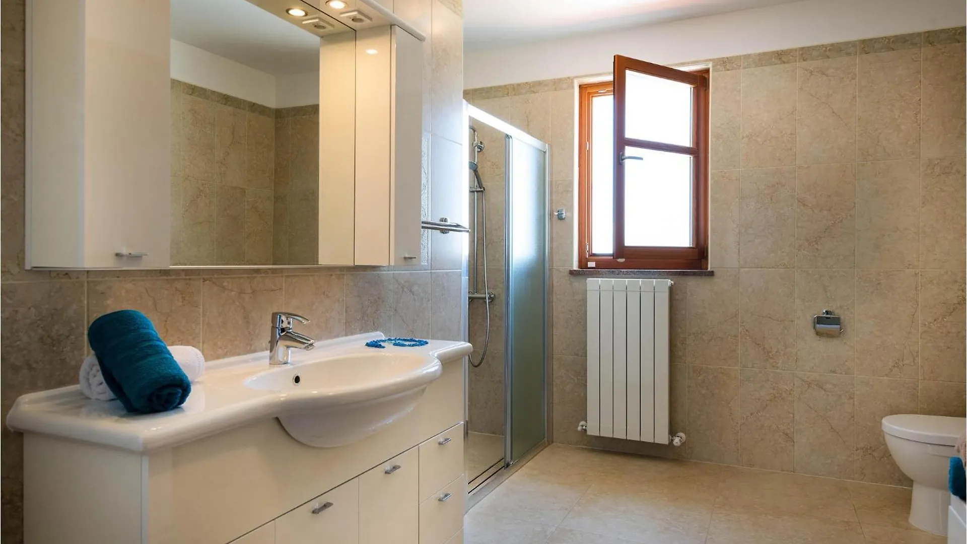 3 Bedroom Cozy Home In Hr-52215 Vodnjan 0*,